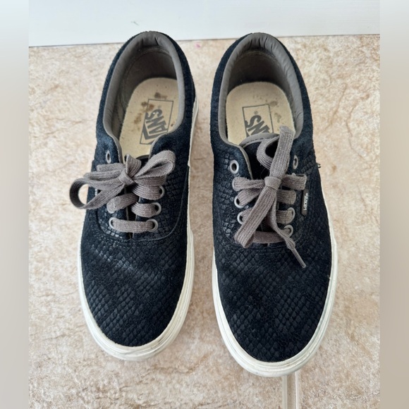 Platform Vans - Picture 1 of 4